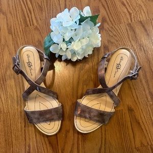 Born Crown Leather Metallic Strappy Wedge Sandals Size 9